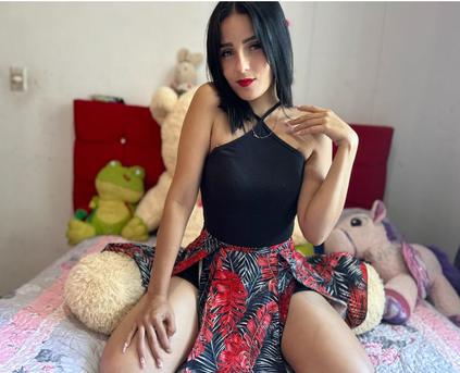 Girl Alone - LarizaGuzman410