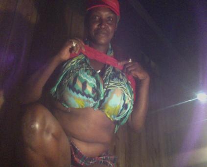 Shy Girl Alone - hodytodi