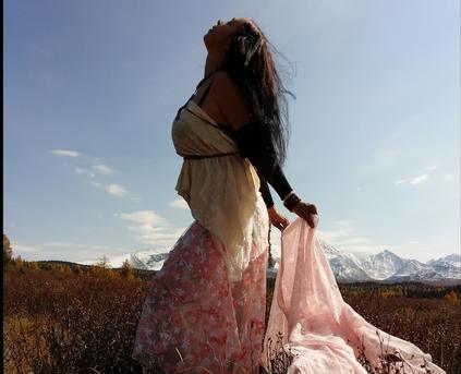 Girl Alone - Amblika