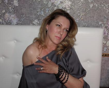 Girl Alone - Lea_Pure