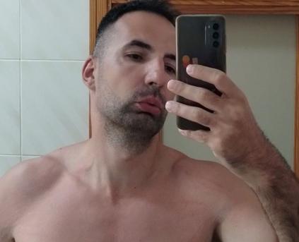 Guy Alone (Gay) - BigDesire4u