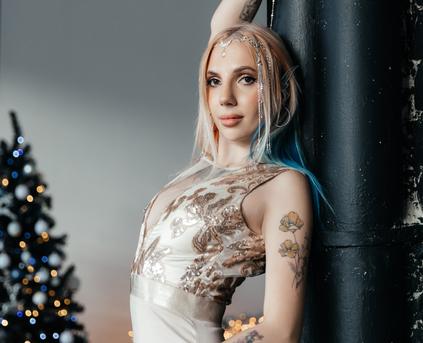 Girl Alone - AnnetTenet