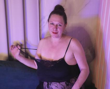 Girl Alone - Kelly_Perfection