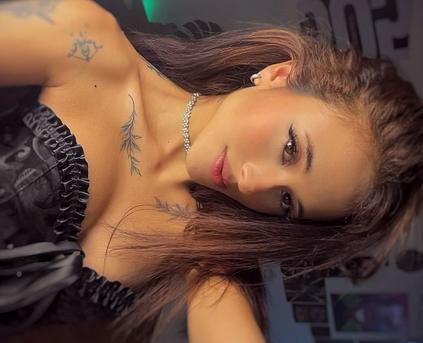 Girl Alone - Harley_Roods