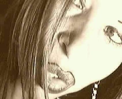 Shy Girl Alone - LauraMallioni