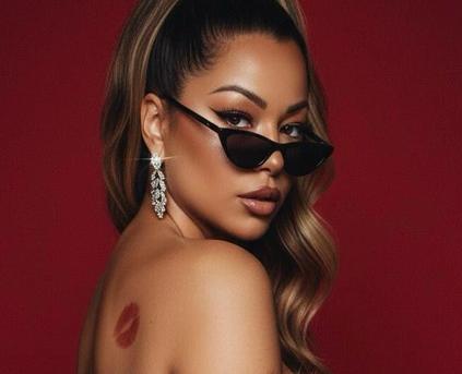 Girl Alone - kitttty4play