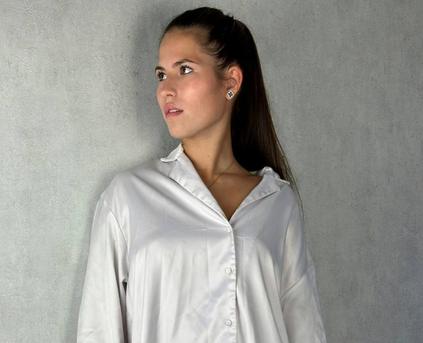 Shy Girl Alone - MiaLelani