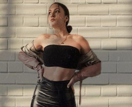 Girl Alone - Salomeolsonnx