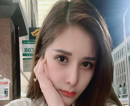 Girl Alone - Oliviia99