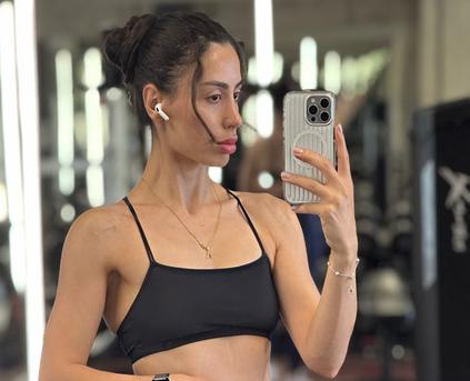 Shy Girl Alone - Luna71077