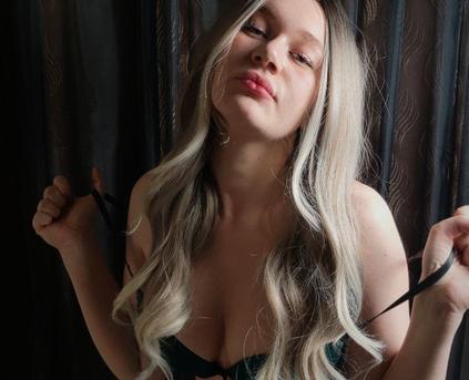 Girl Alone - Ram0naWalles