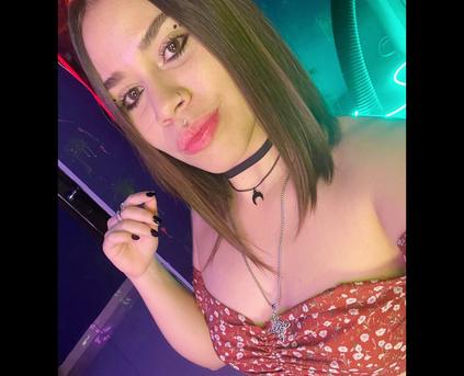 Girl Alone - DeisyWallker