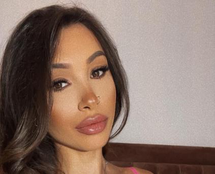 Girl Alone - Aylin_Honey