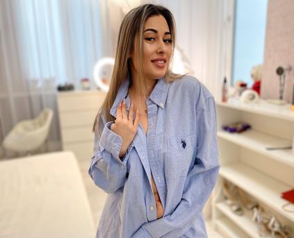 Girl Alone - AmelieWess