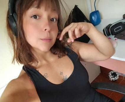 Girl Alone - Nathacha77