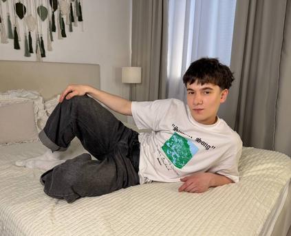 Guy Alone (Gay) - Ethan_Crowee
