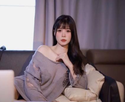 Girl Alone - Jussie18