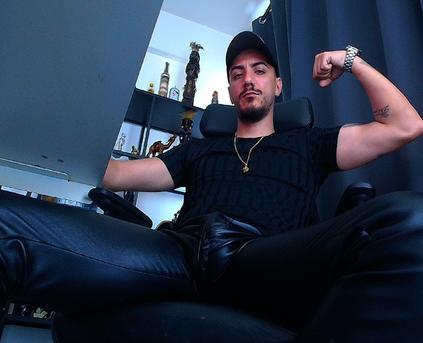 Guy Alone (Straight) - AndrewBanner1992