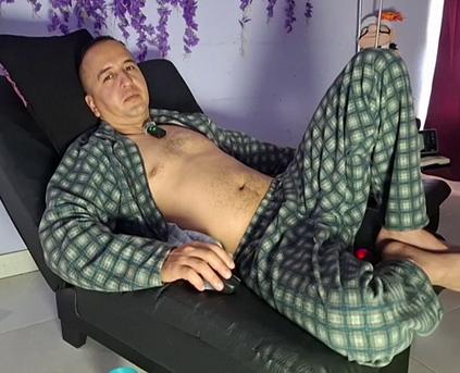 Guy Alone (Straight) - SexyBossFine