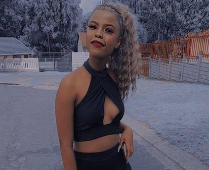 Shy Girl Alone - sesenkie