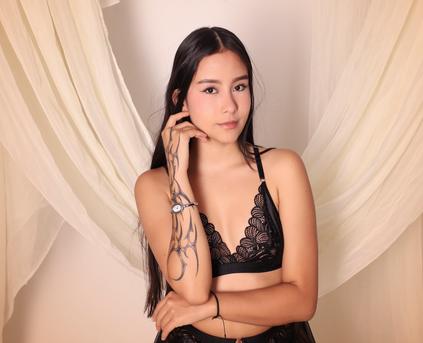 Girl Alone - SophieCruzz