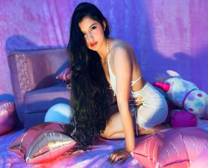 Girl Alone - Allana_Collins_