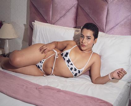 Girl Alone - Tamara_Hillton