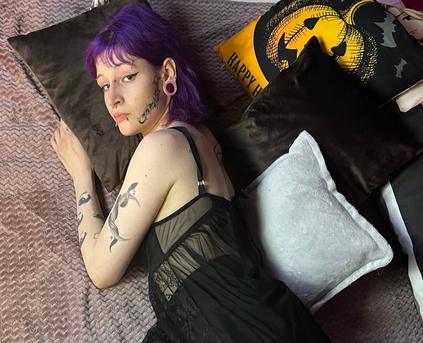 Girl Alone - karkadeshk