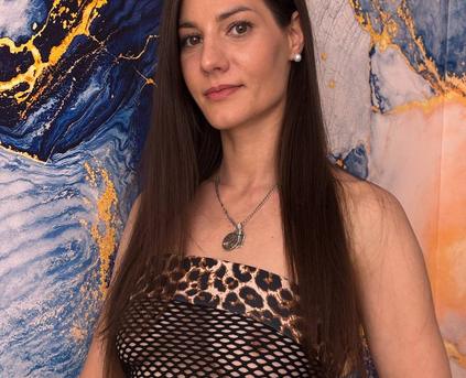 Girl Alone - LadyChanellFun