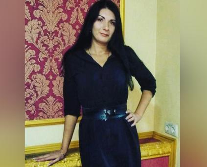 Shy Girl Alone - ZefirkaAxe