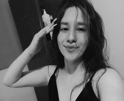 Shy Girl Alone - NicollePetit