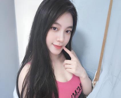 Shy Girl Alone - Minniely