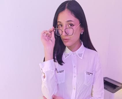 Girl Alone - Princess_foxxy