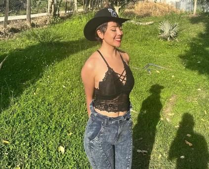 Shy Girl Alone - BiancaNyx204