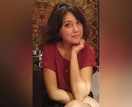 Shy Girl Alone - CarrieLaPeach