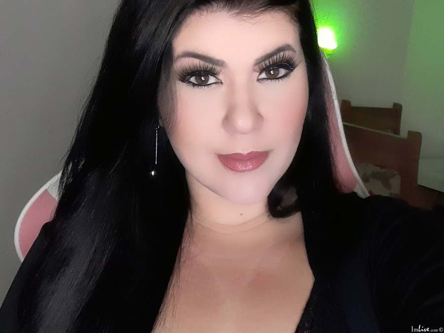 queendommenique from imlive