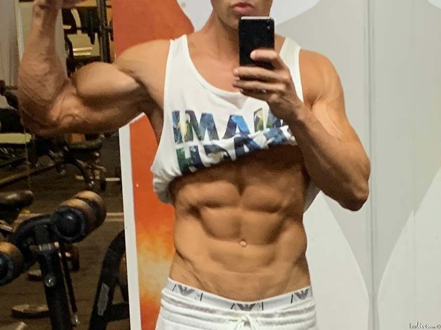 MuscleHunkBrad