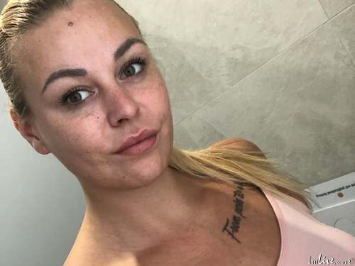 carolineglowx from imlive