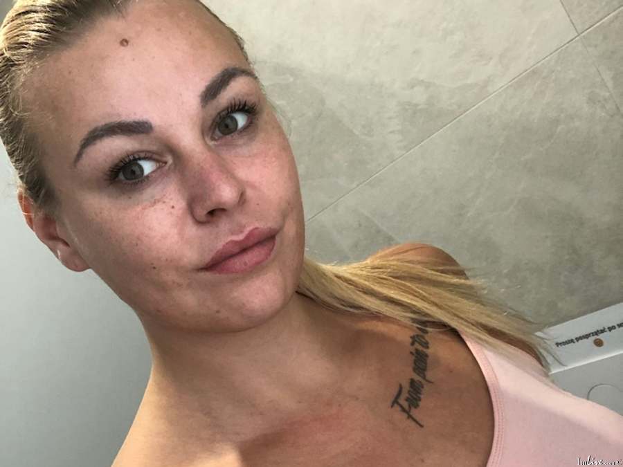 carolineglowx from imlive