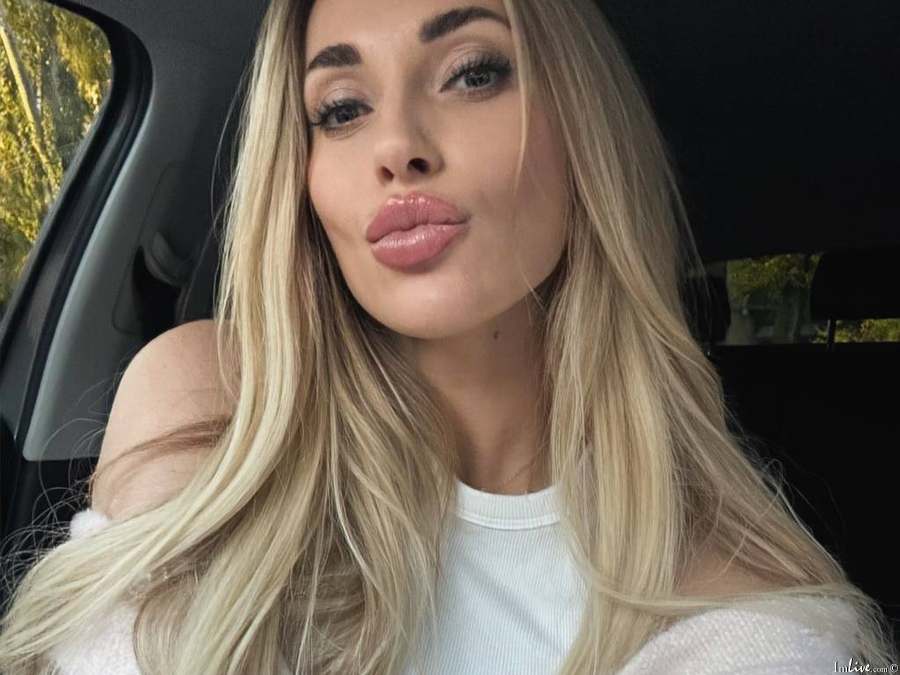 bustyblond888 from imlive